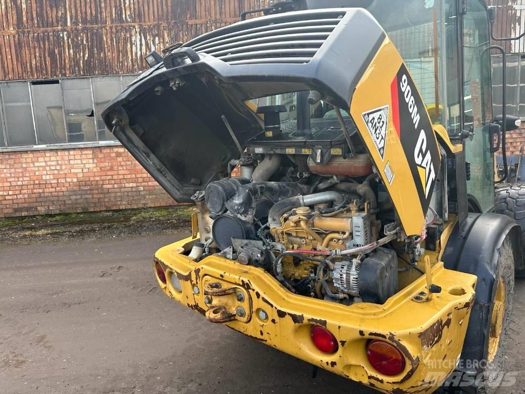 CAT 906 Фронтальные погрузчики