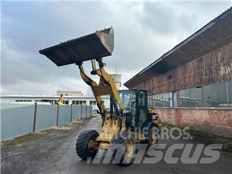 CAT 906 Фронтальные погрузчики