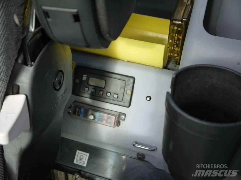 Komatsu PW 160-7E0 Колёсные экскаваторы