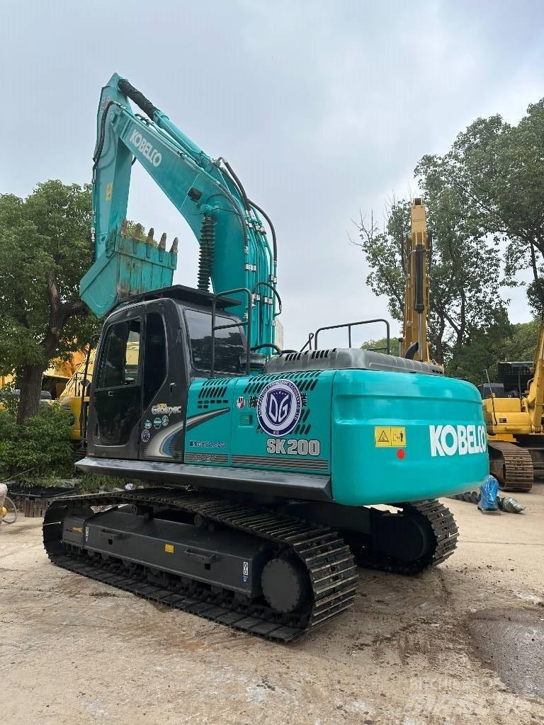 Kobelco SK 200 Гусеничные экскаваторы
