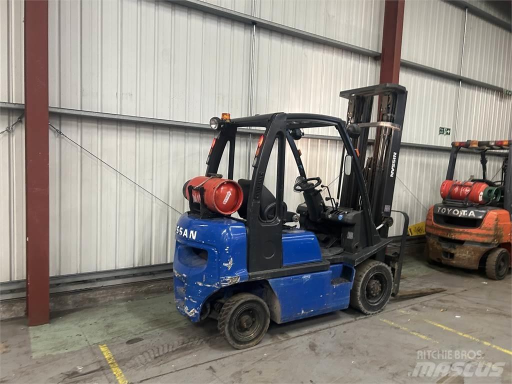 Nissan UD02A20PQ Газовые погрузчики