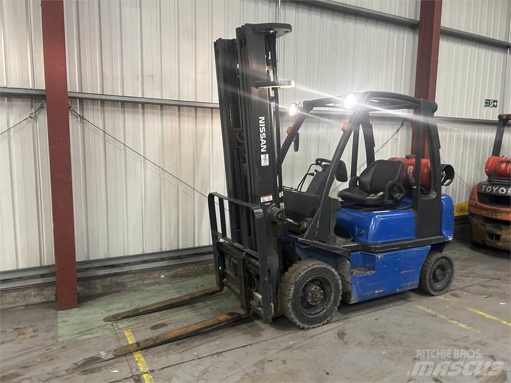 Nissan UD02A20PQ Газовые погрузчики