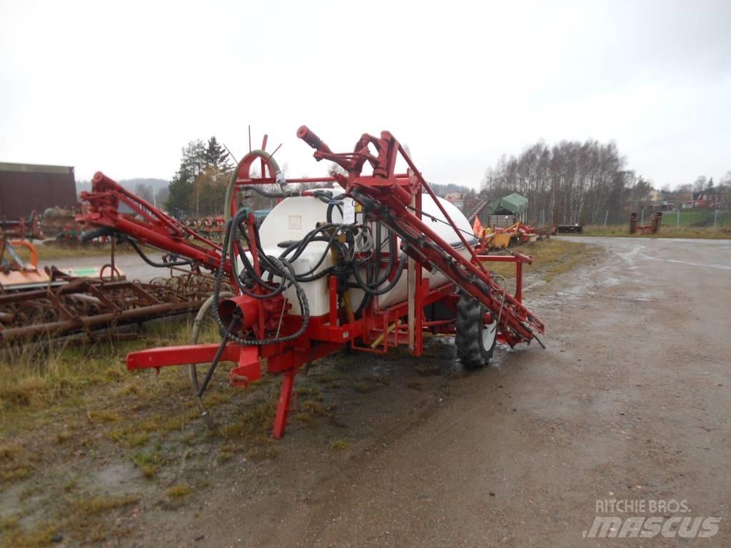 Lindus SPRUTA 2400L Прицепные опрыскиватели
