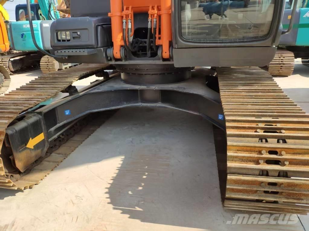 Hitachi Zaxis 210 Гусеничные экскаваторы
