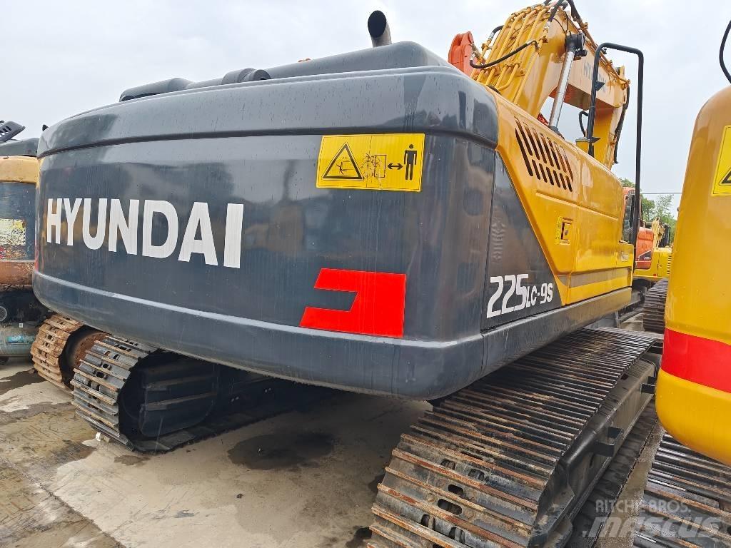 Hyundai R225LC-9S Гусеничные экскаваторы