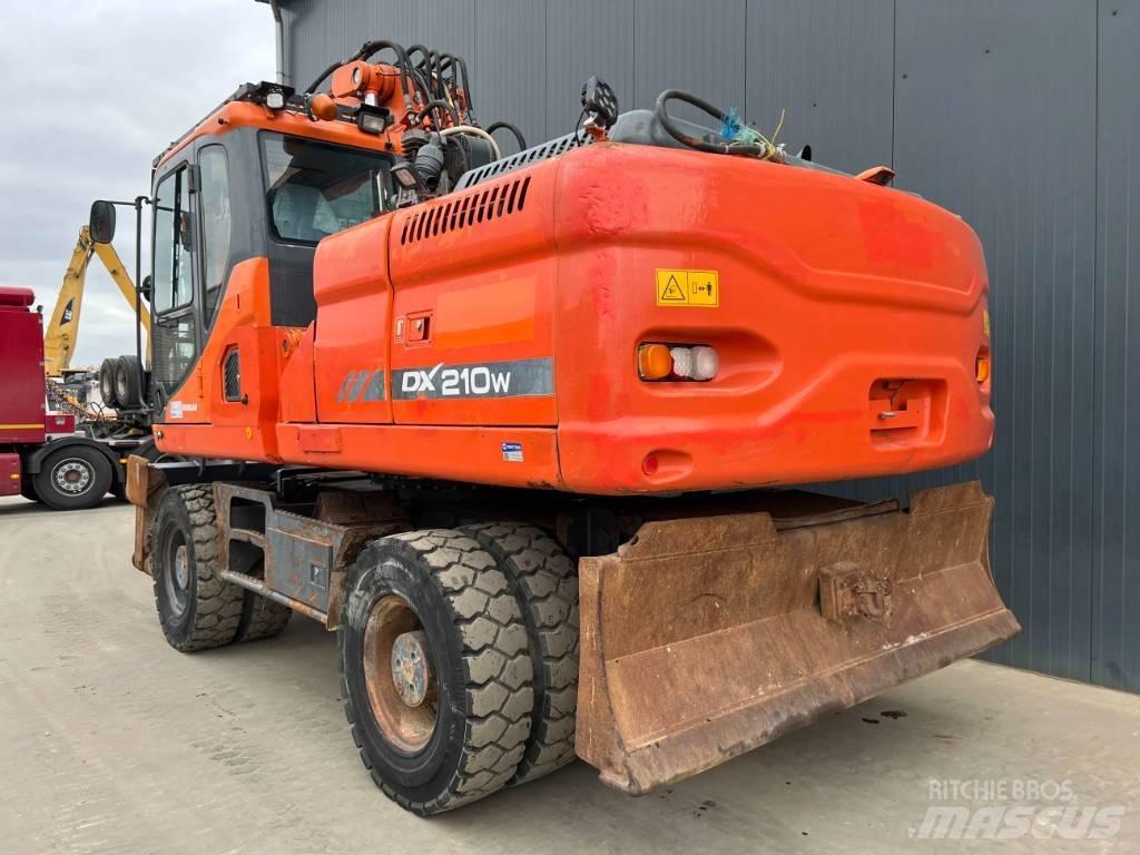 Doosan DX210W Колёсные экскаваторы