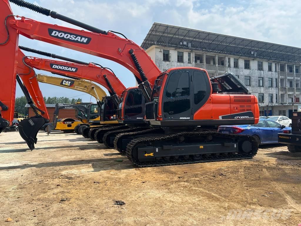 Doosan DX 225 LC Гусеничные экскаваторы