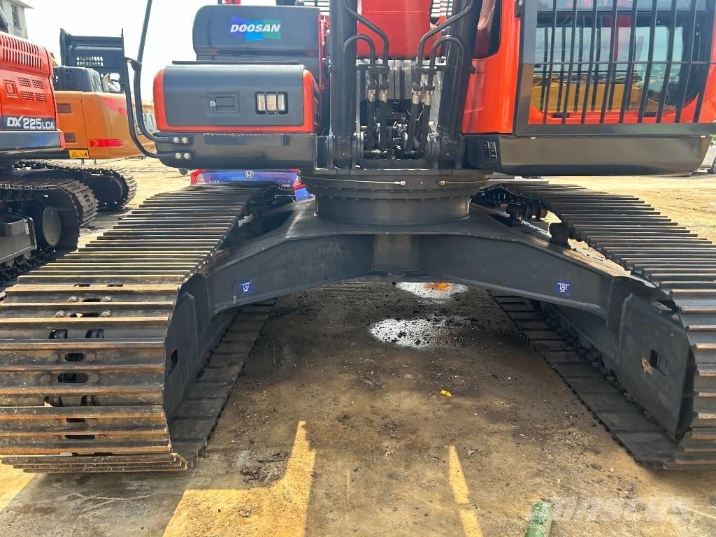 Doosan DX 225 LC Гусеничные экскаваторы