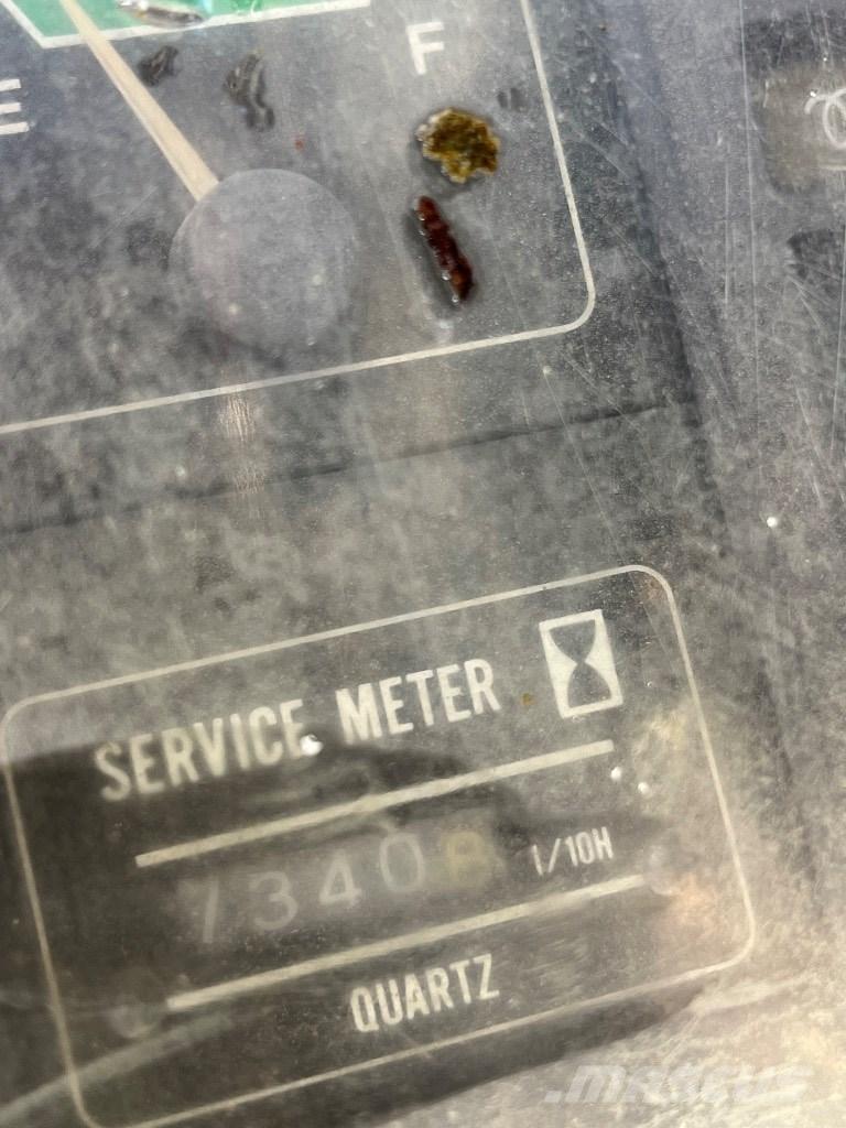 Hitachi EX 200-1 Гусеничные экскаваторы