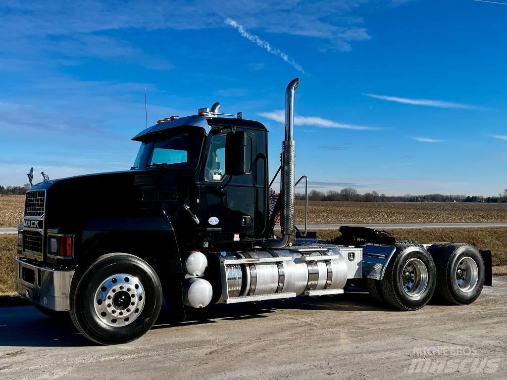 Mack Pinnacle Седельные тягачи