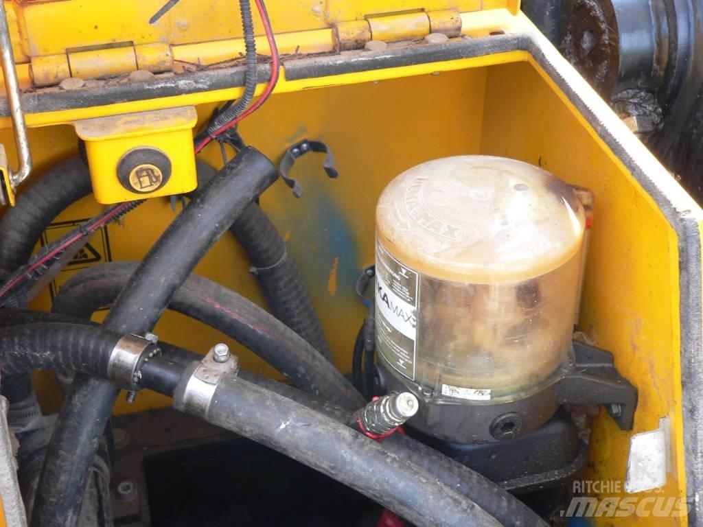 JCB JS 131LC+ Гусеничные экскаваторы