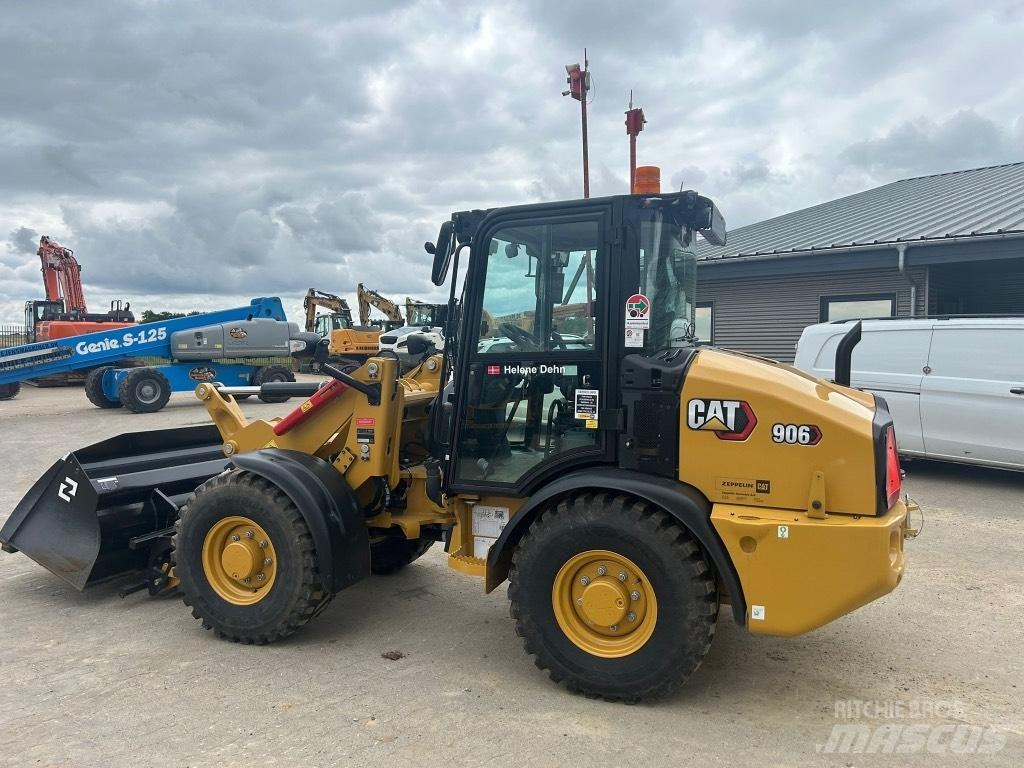 CAT 906 Фронтальные погрузчики