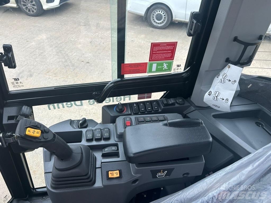 CAT 906 Фронтальные погрузчики