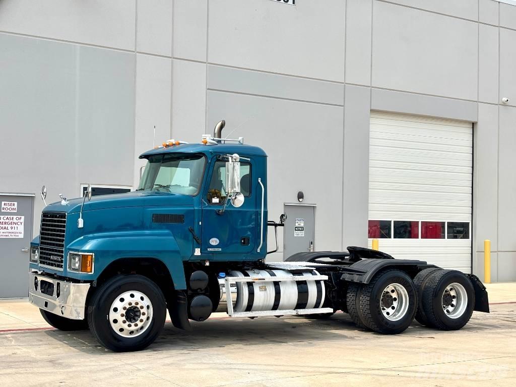 Mack Pinnacle Седельные тягачи