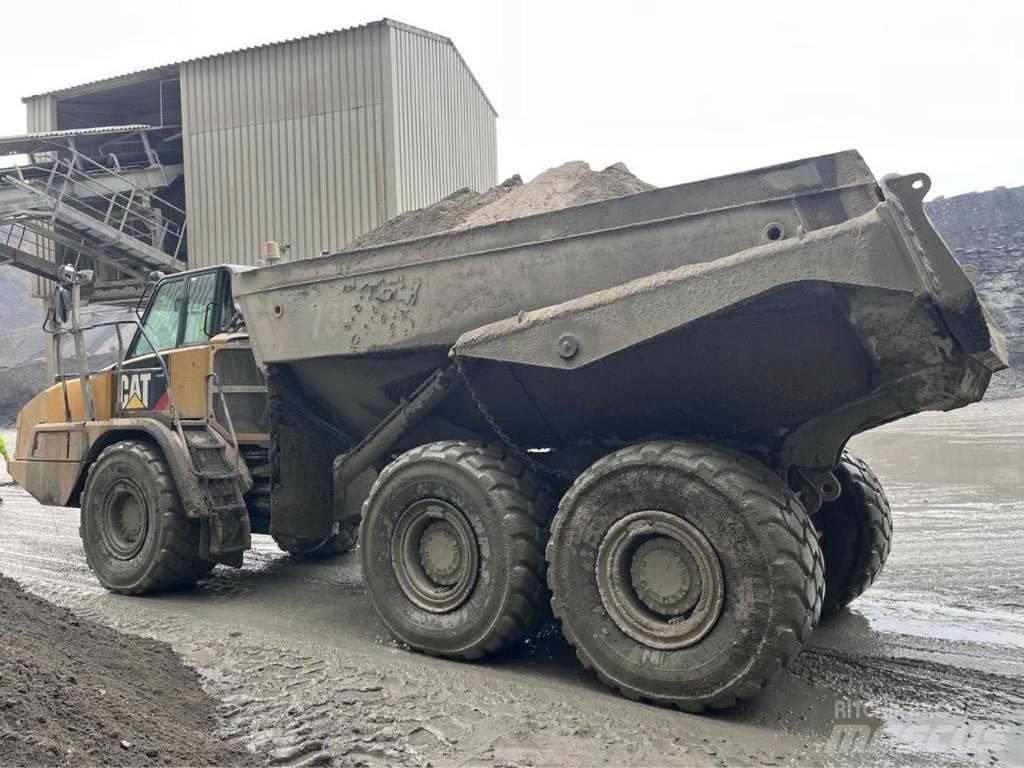CAT 730 C Шарнирно-сочленённые самосвалы