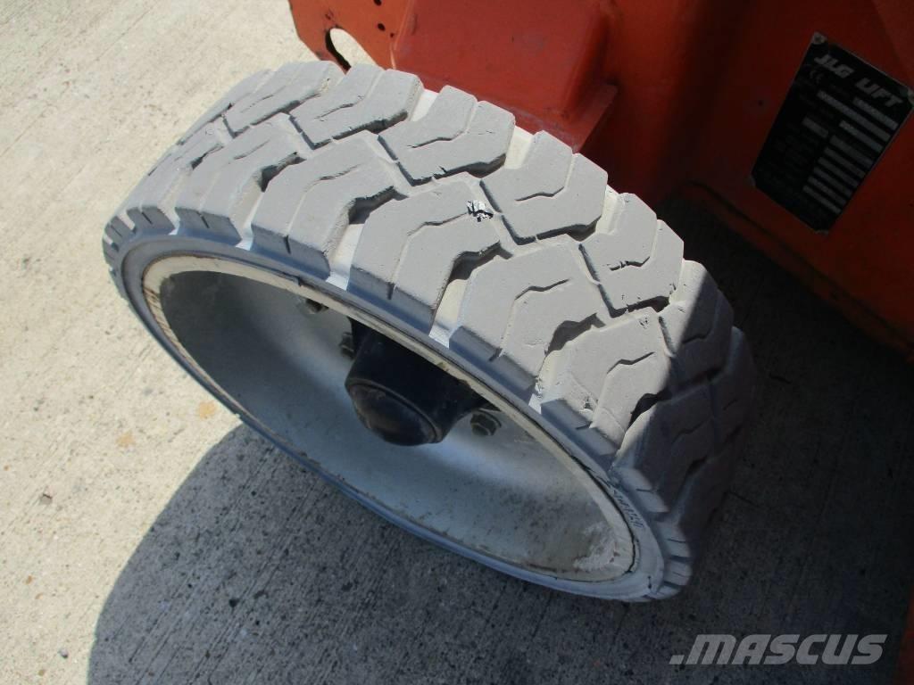 JLG E400 AJPN (687) Компактные самоходные стреловые подъемники