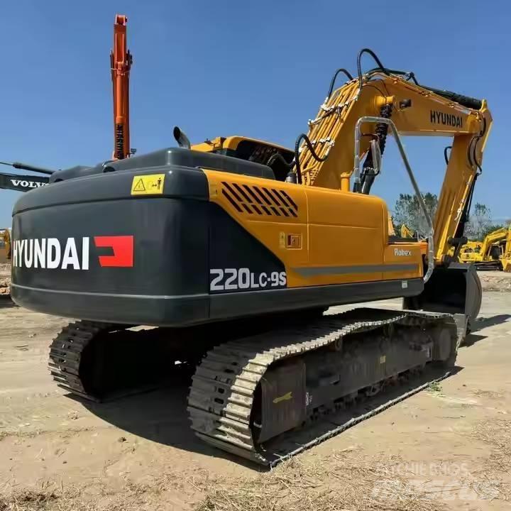 Hyundai R220LC-9S Гусеничные экскаваторы