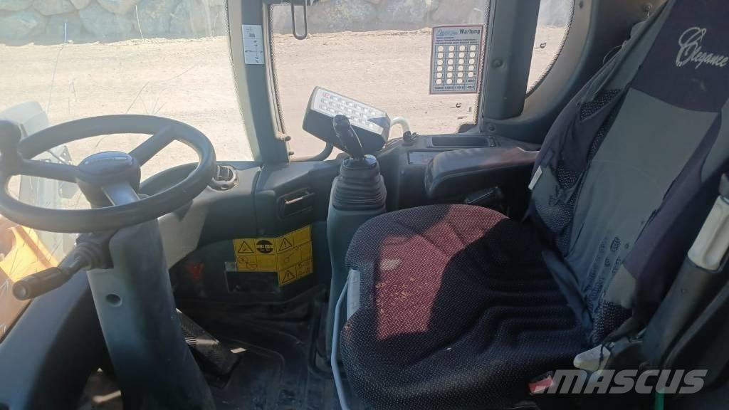 Liebherr L 556 Фронтальные погрузчики