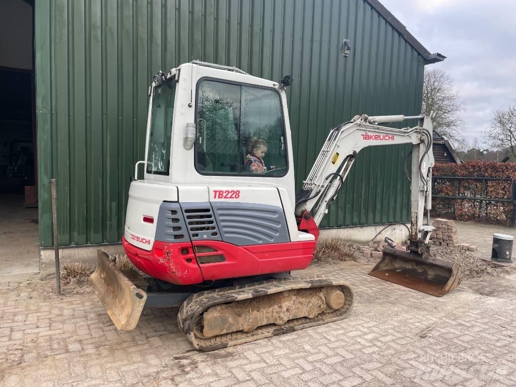Takeuchi TB 228 Мини-экскаваторы