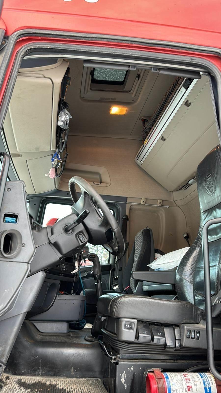 Scania R560 Грузовики-Щеповозы