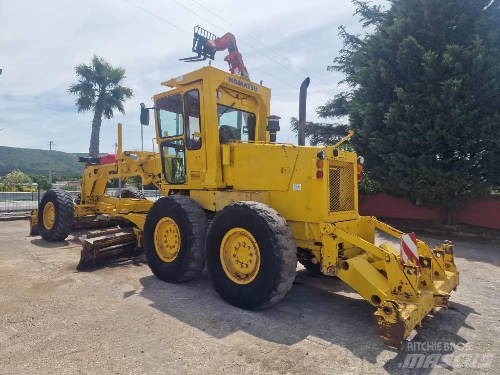 Komatsu GD 521 A-1 Грейдеры