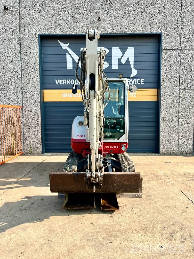 Takeuchi TB 235 Мини-экскаваторы