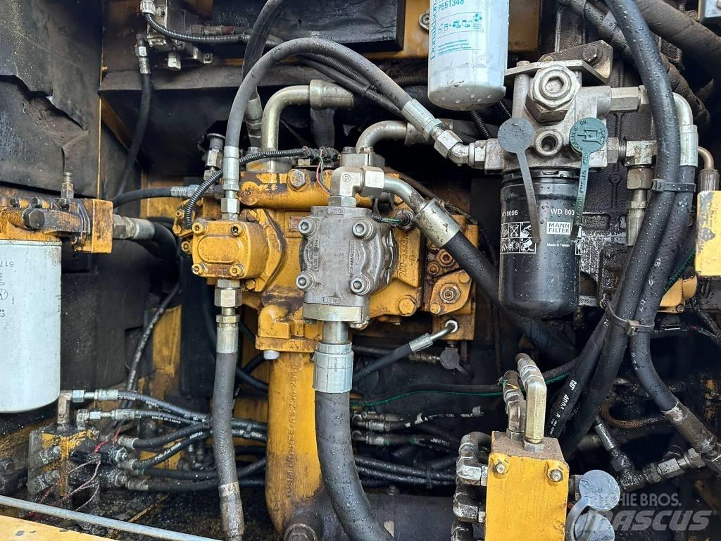 CAT 325DL Гусеничные экскаваторы