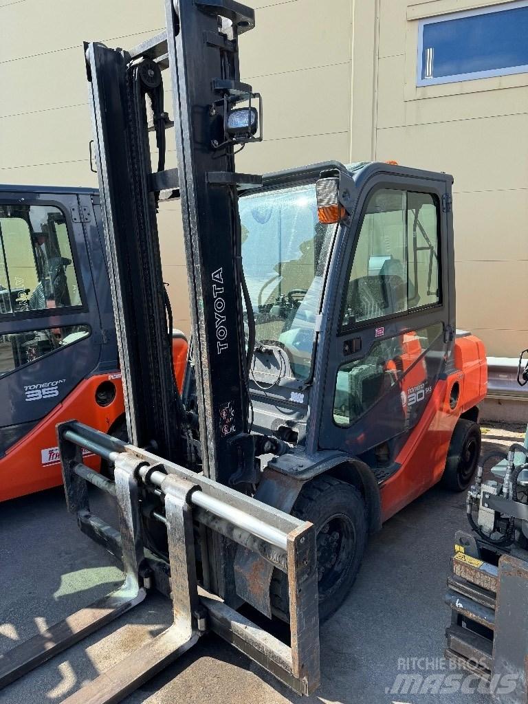 Toyota 02-8FDF30 Дизельные погрузчики