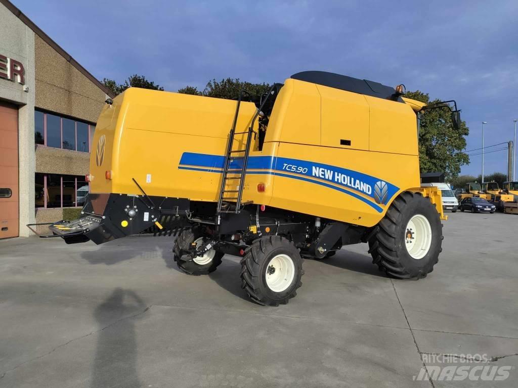 New Holland TC 5.90 Зерноуборочные комбайны