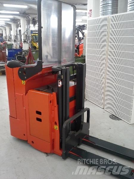 Linde L12LS-03 Самоходные электроштабелёры