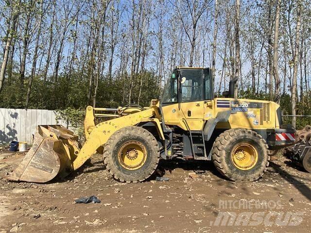 Komatsu WA320-5 Экскаваторы-погрузчики