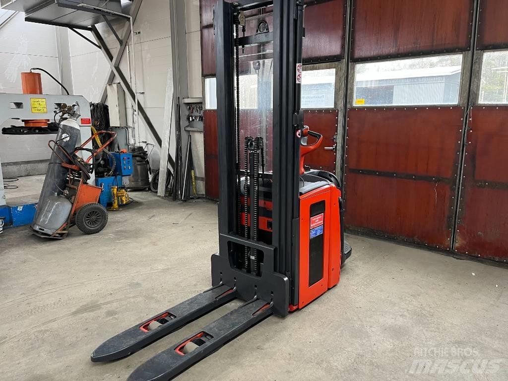 Linde L14AP Самоходные электроштабелёры