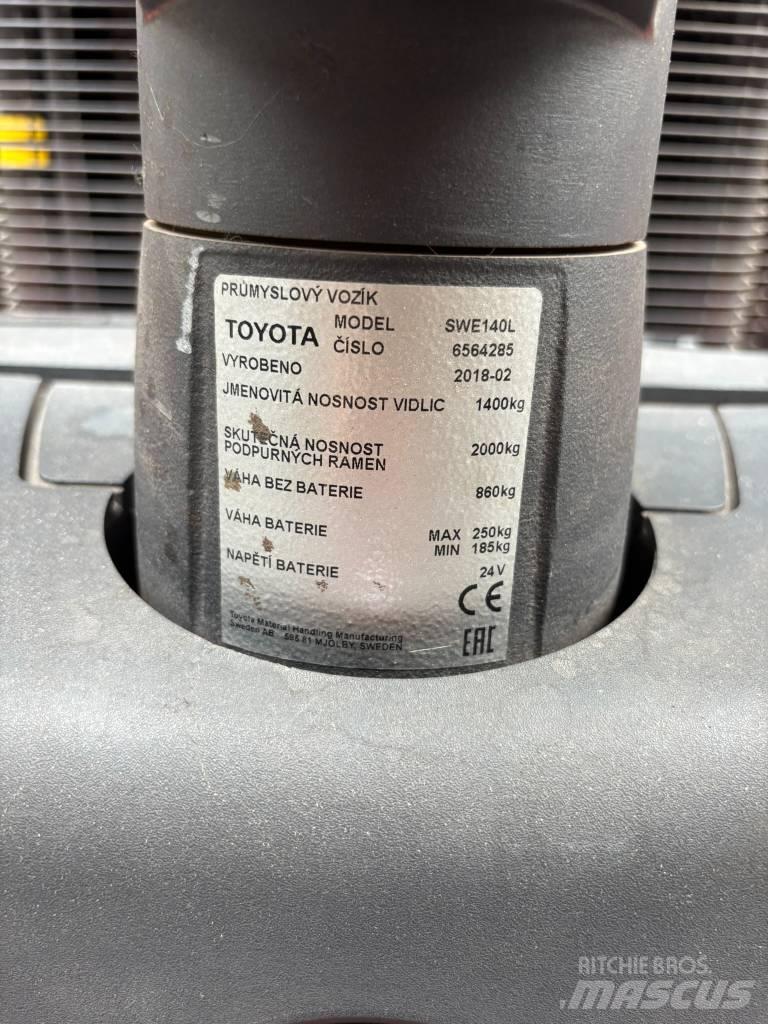 Toyota SWE140L Самоходные электроштабелёры