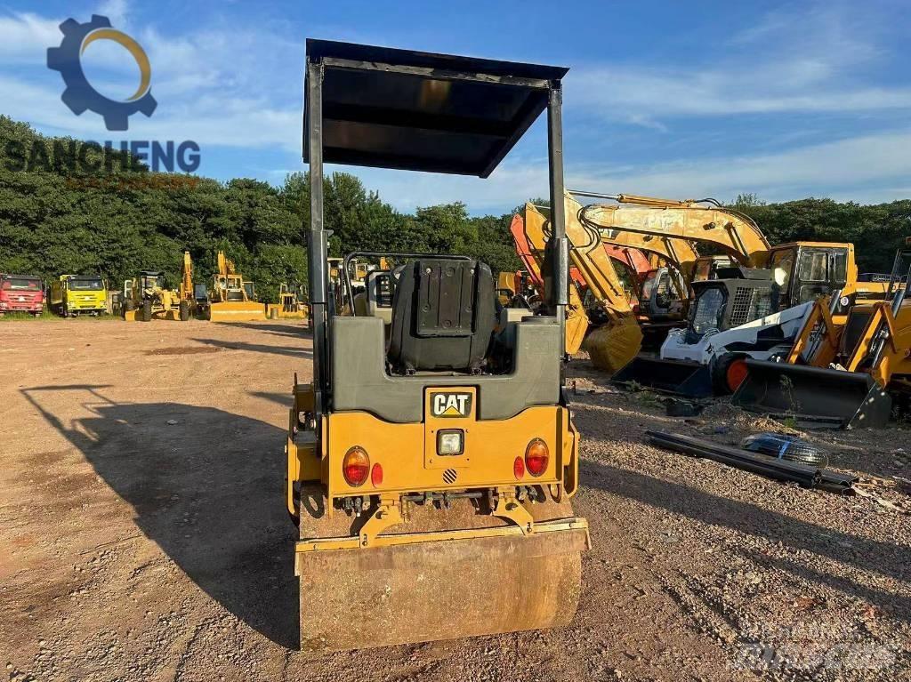CAT CB24B Катки тротуарные