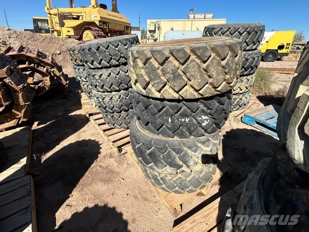 Bobcat 12x16.5 Tires Шины и колёса