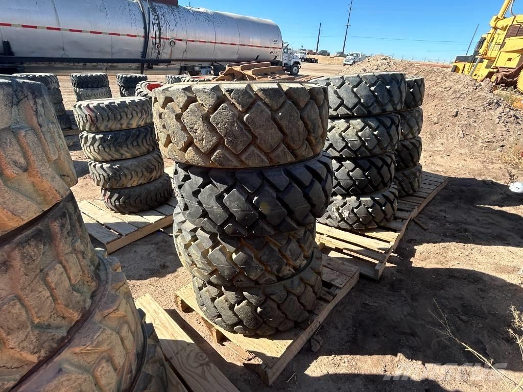 Bobcat 12x16.5 Tires Шины и колёса