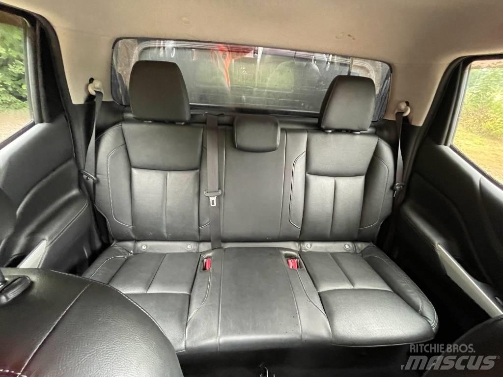 Nissan Navara Бортовые фургоны