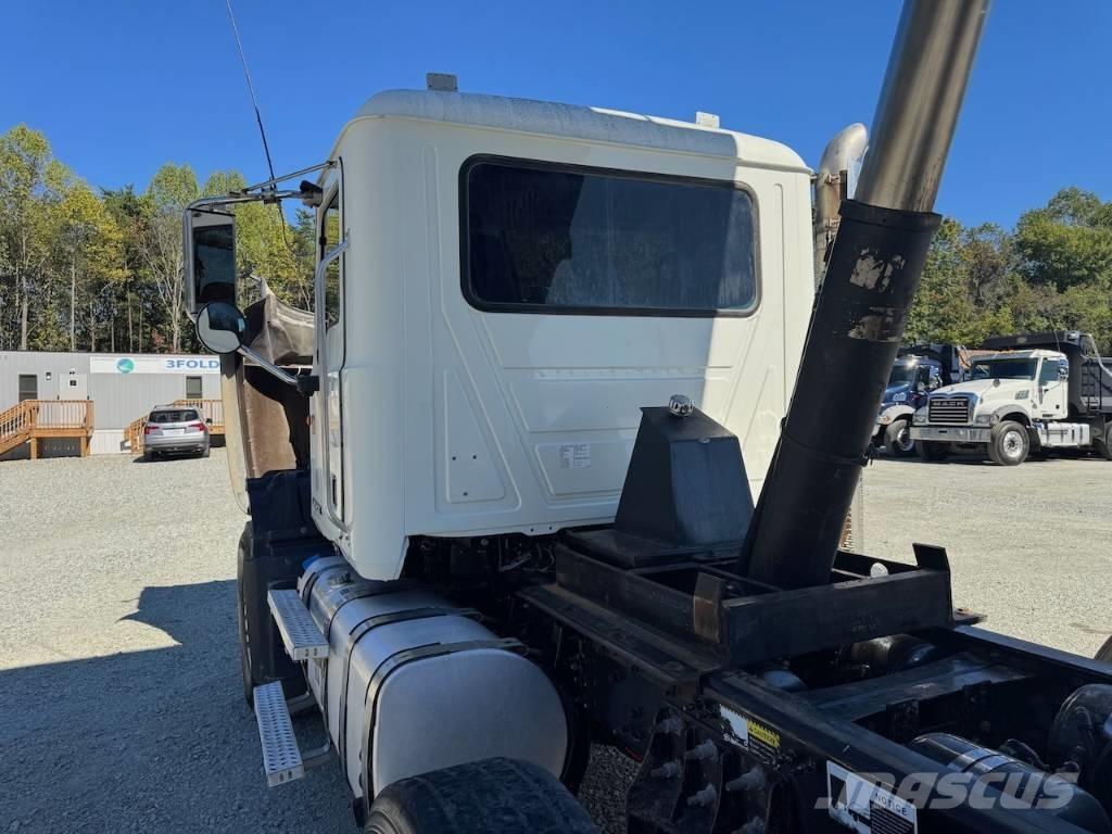 Mack GU713 Грузовики-Самосвалы