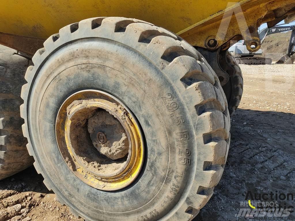 Komatsu HM400 Шарнирно-сочленённые самосвалы