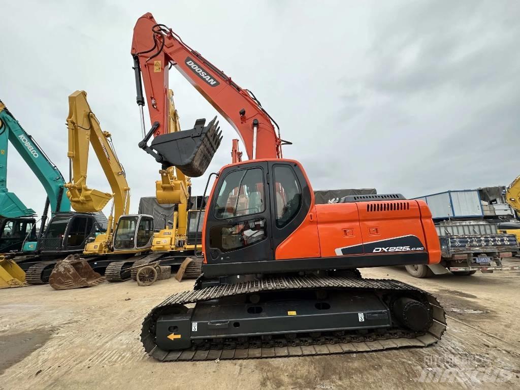 Doosan DX225LC-9C Гусеничные экскаваторы