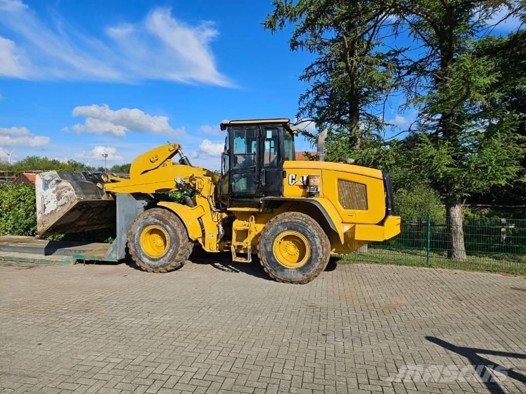 CAT 930 M Фронтальные погрузчики