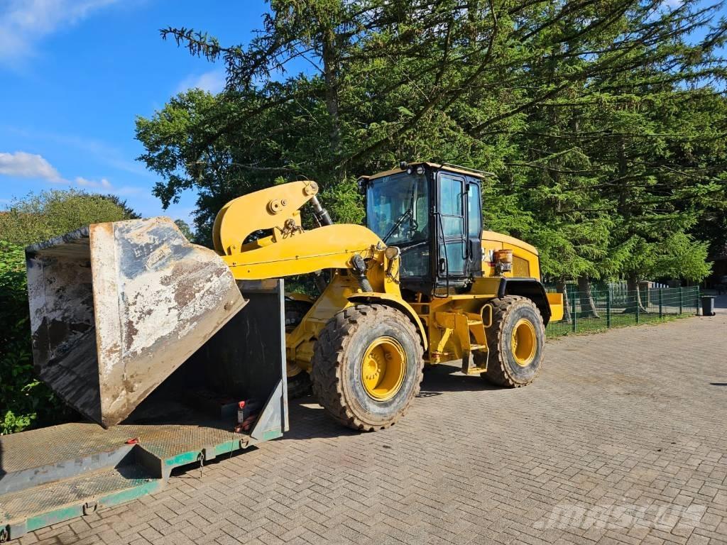 CAT 930 M Фронтальные погрузчики