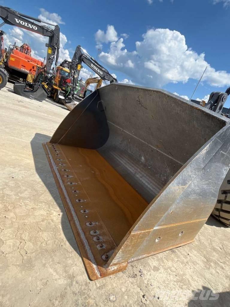 Volvo L 220 H Фронтальные погрузчики