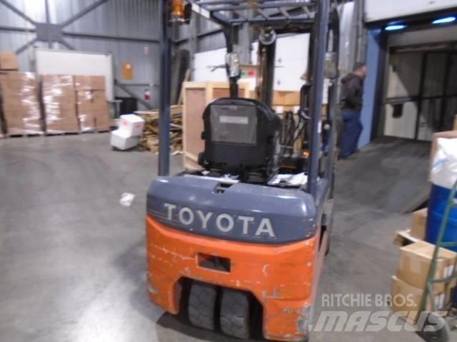Toyota 8FBE20U Самоходные электроштабелёры