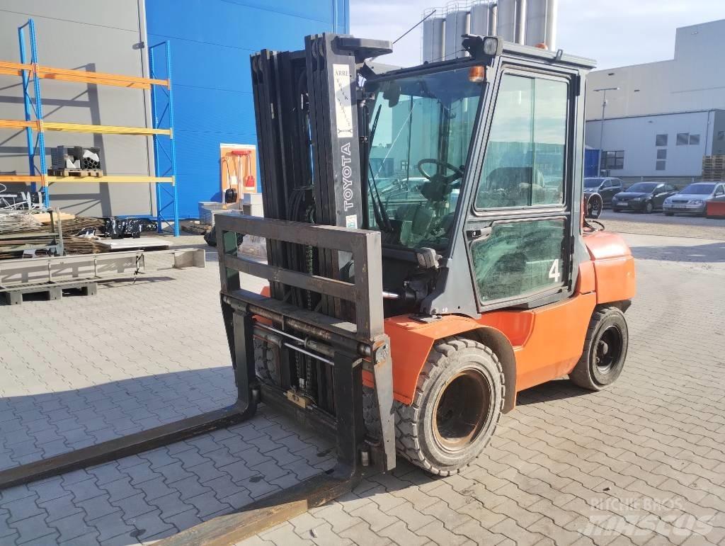Toyota 02-8 FGJF 35 Газовые погрузчики