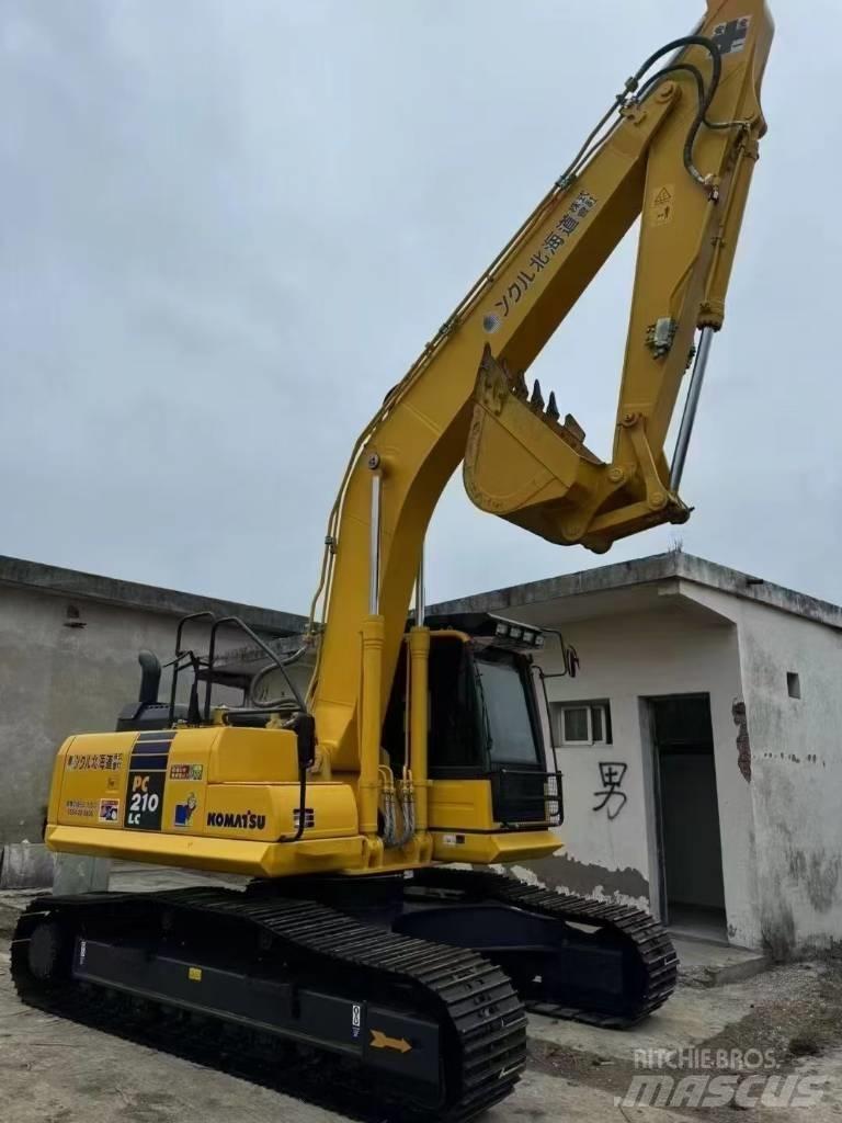 Komatsu 210LC-8 Гусеничные экскаваторы
