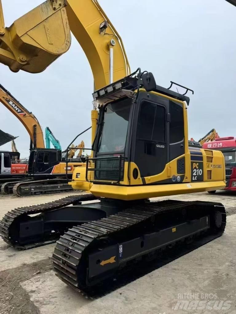 Komatsu 210LC-8 Гусеничные экскаваторы