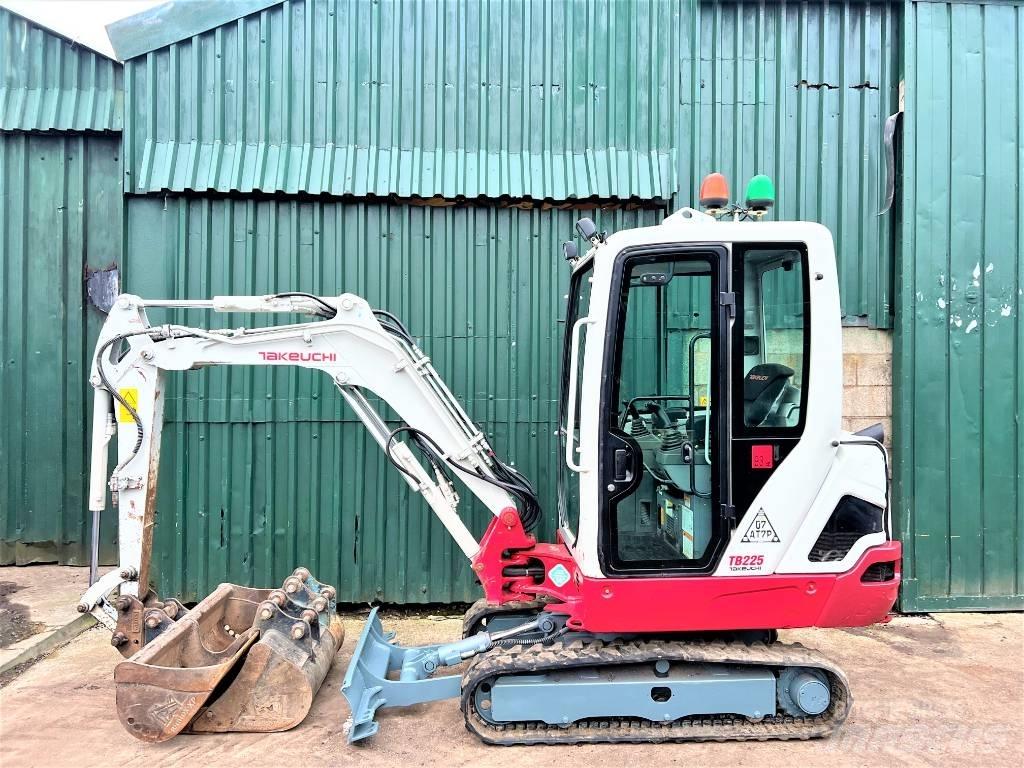 Takeuchi TB225 Мини-экскаваторы