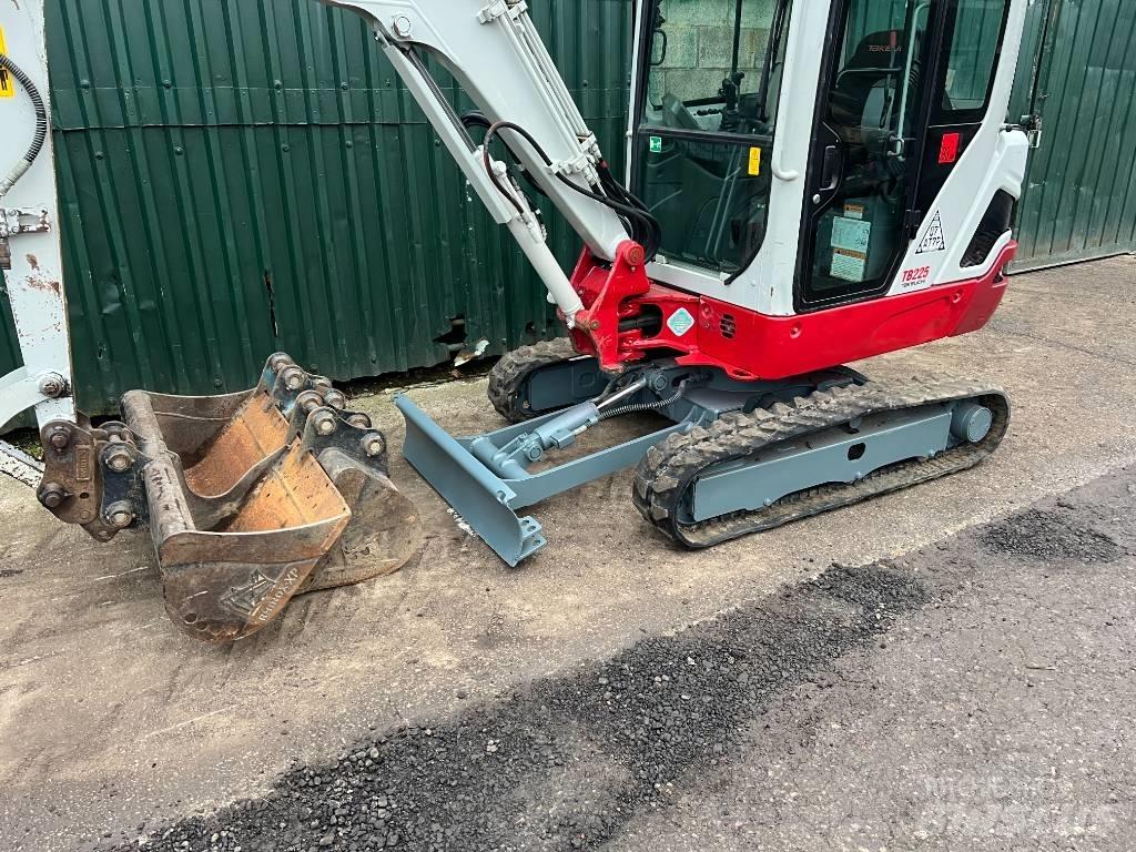 Takeuchi TB225 Мини-экскаваторы