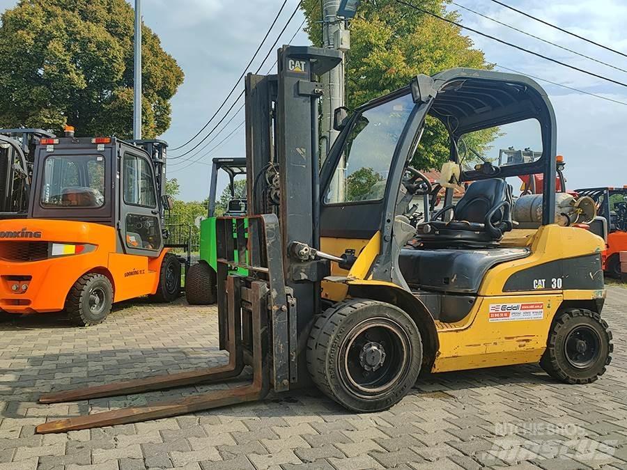 CAT GP30N Газовые погрузчики